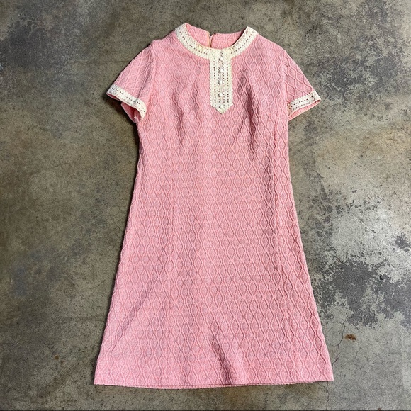 Vintage Geometric Textured Diamond Knit Short Sleeve Mini Dress Pink Cream Lace - Picture 7 of 9